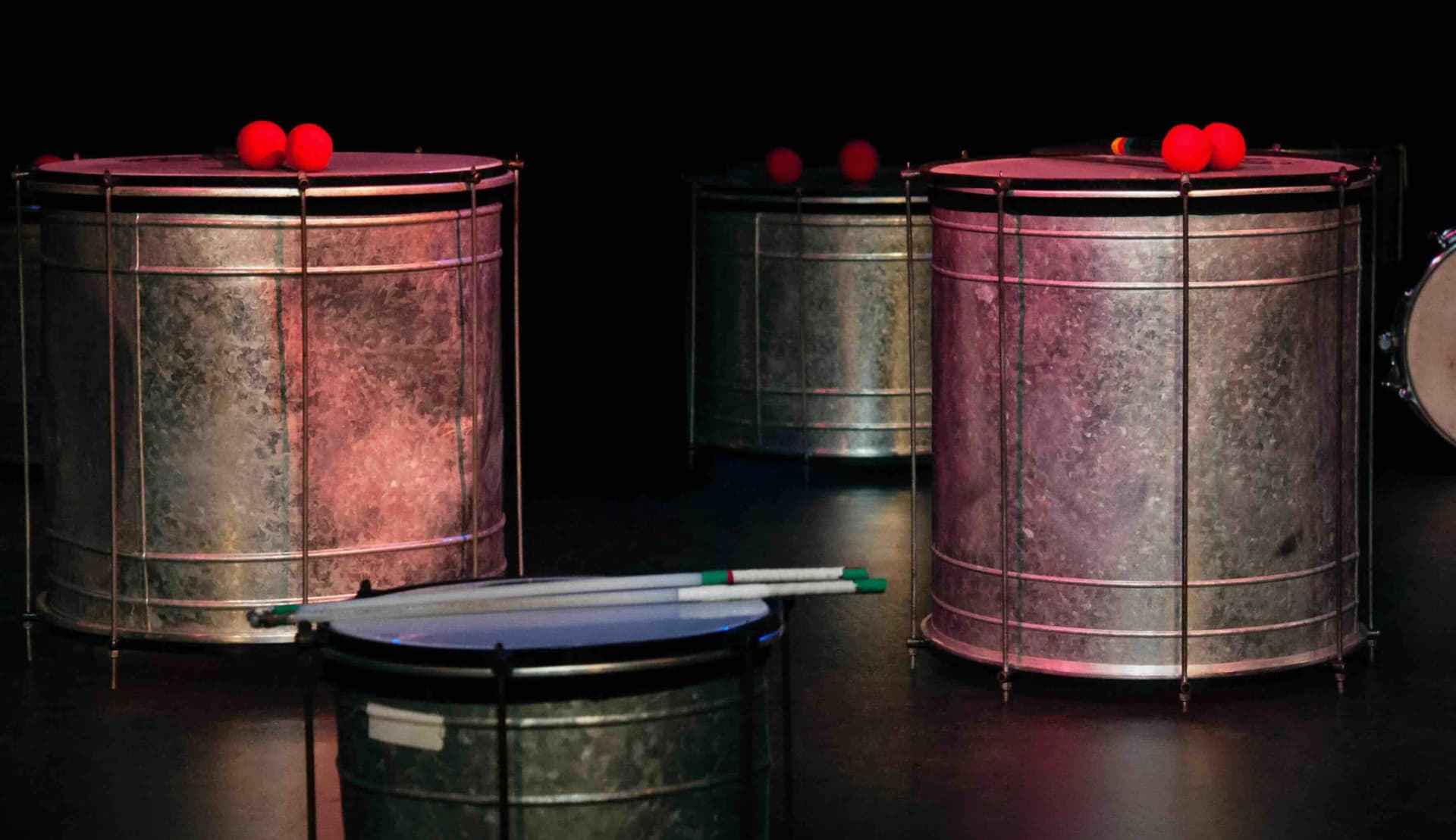Atelier de percussions brésiliennes lors d'un séminaire d'entreprise