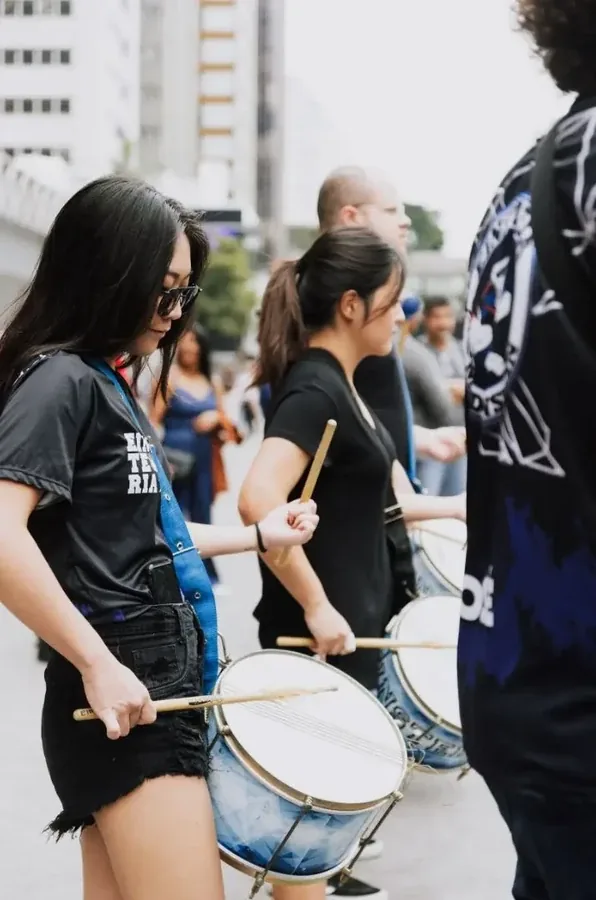 Exercice d'écoute active lors d'un teambuilding musical